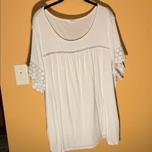 White t shirt with crotchet details